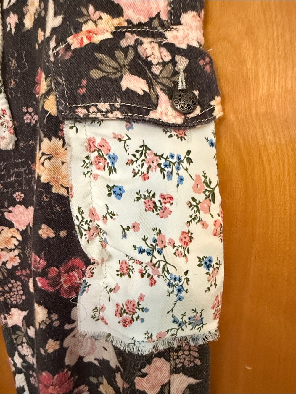 POL Floral Patchwork Jogger Pants Pink on Black Sz M    EUC - Picture 4 of 7